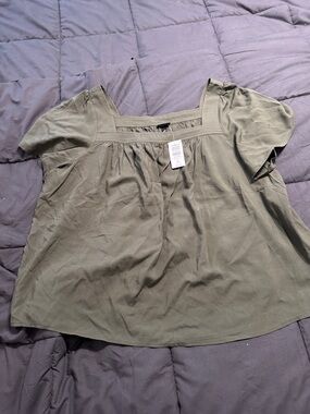 NWT torrid Olive Square-Neck Puff Sleeve Woven Top